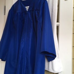 Graduation robe for under 5 feet tall
